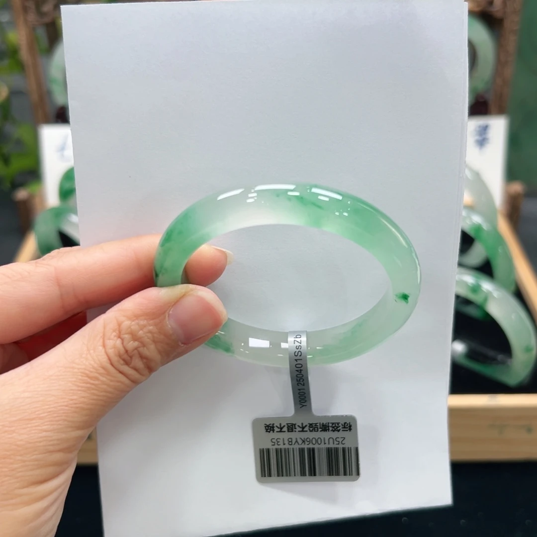 Y***.石英质玉未镶嵌手镯➕佳佳5253