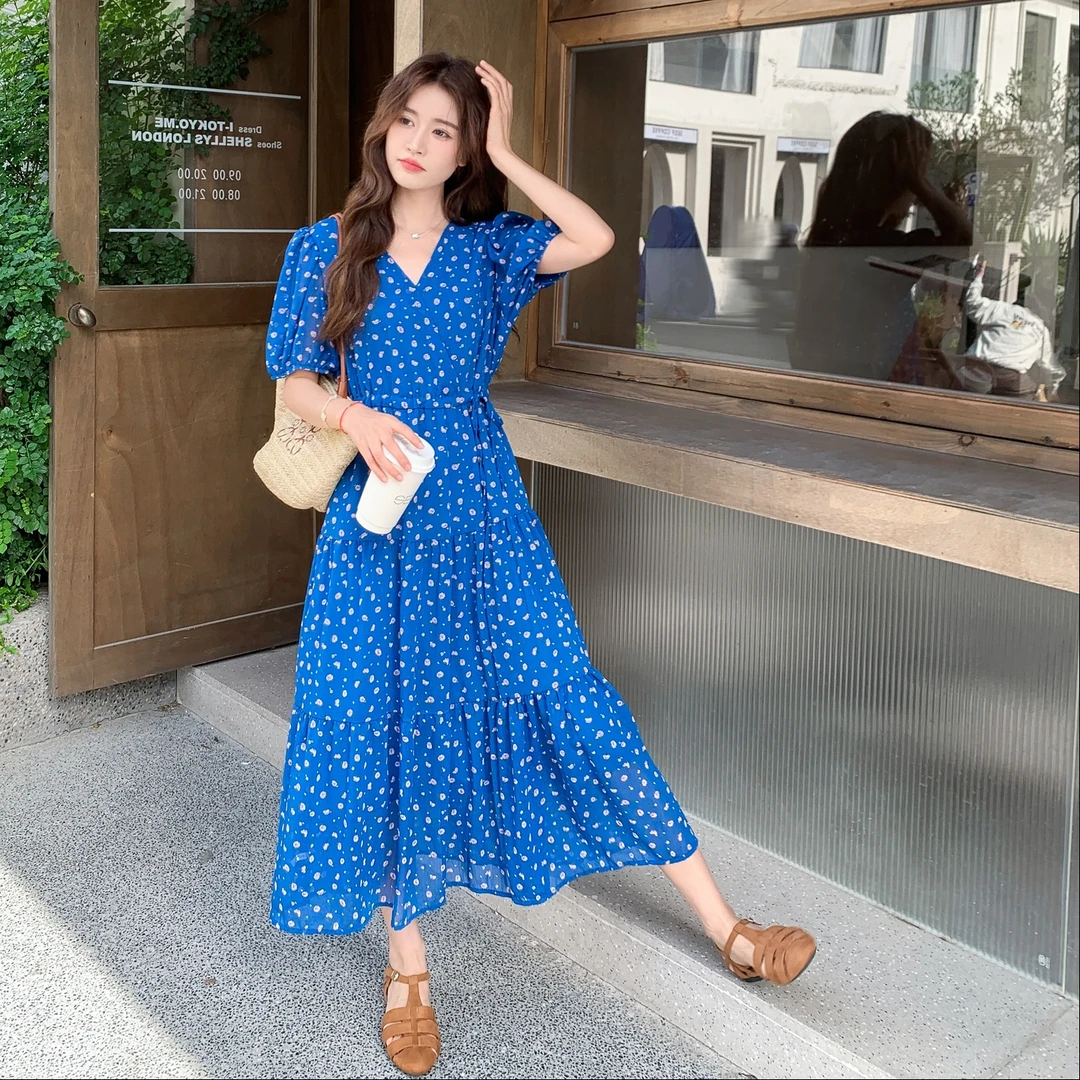 法式蓝色碎花连衣裙女2025显瘦新款气质收腰洋气海边度假V领裙子