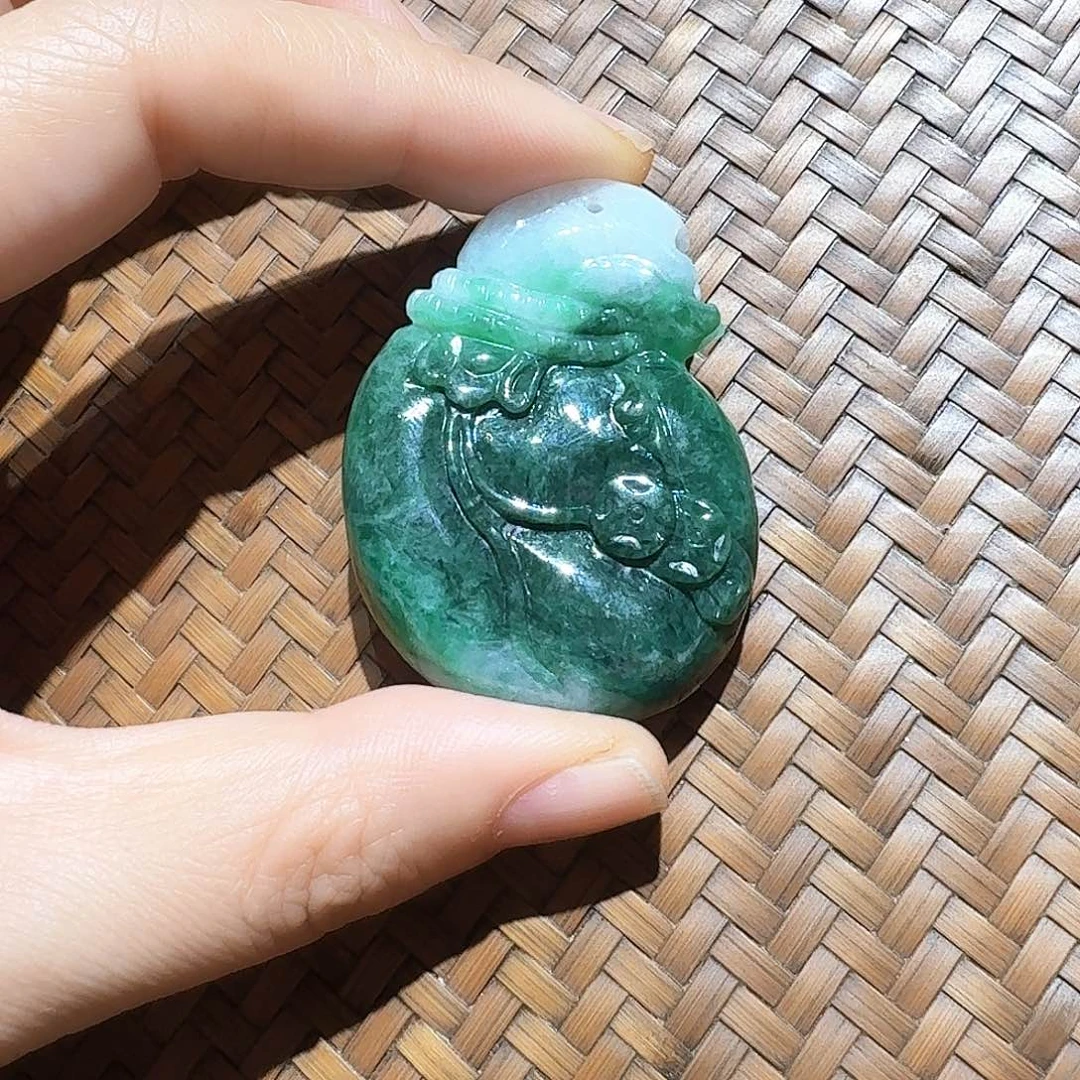 颈饰未镶嵌翡翠个性十足