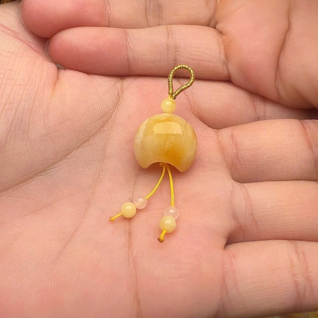 蜜蜡颈饰未镶嵌月亮提溜吊坠