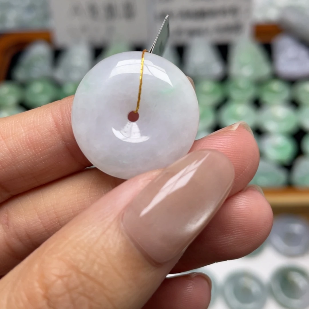 翡翠未镶嵌颈饰平安扣