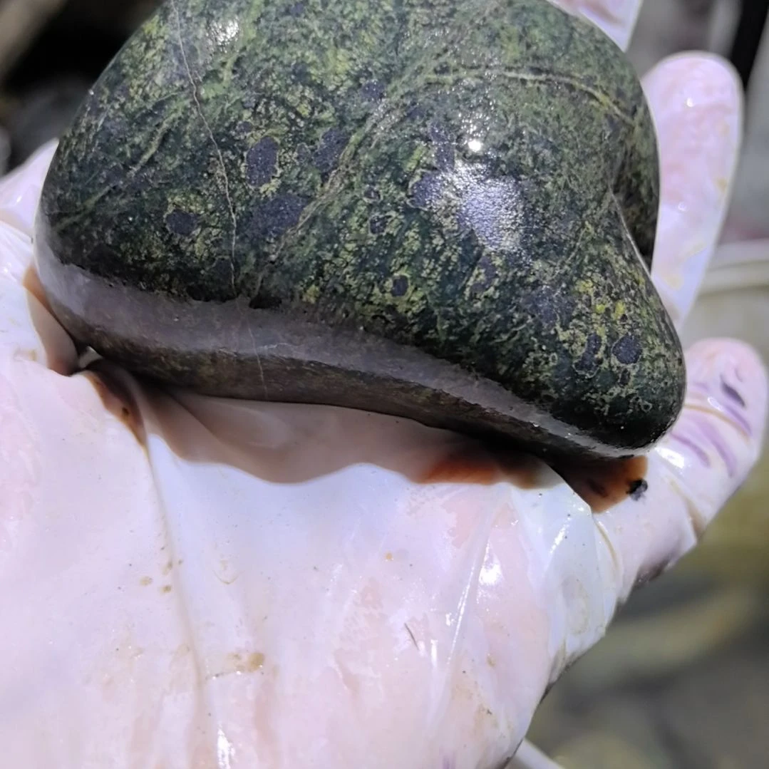 石材云*藏玉药王石原石手把件一个