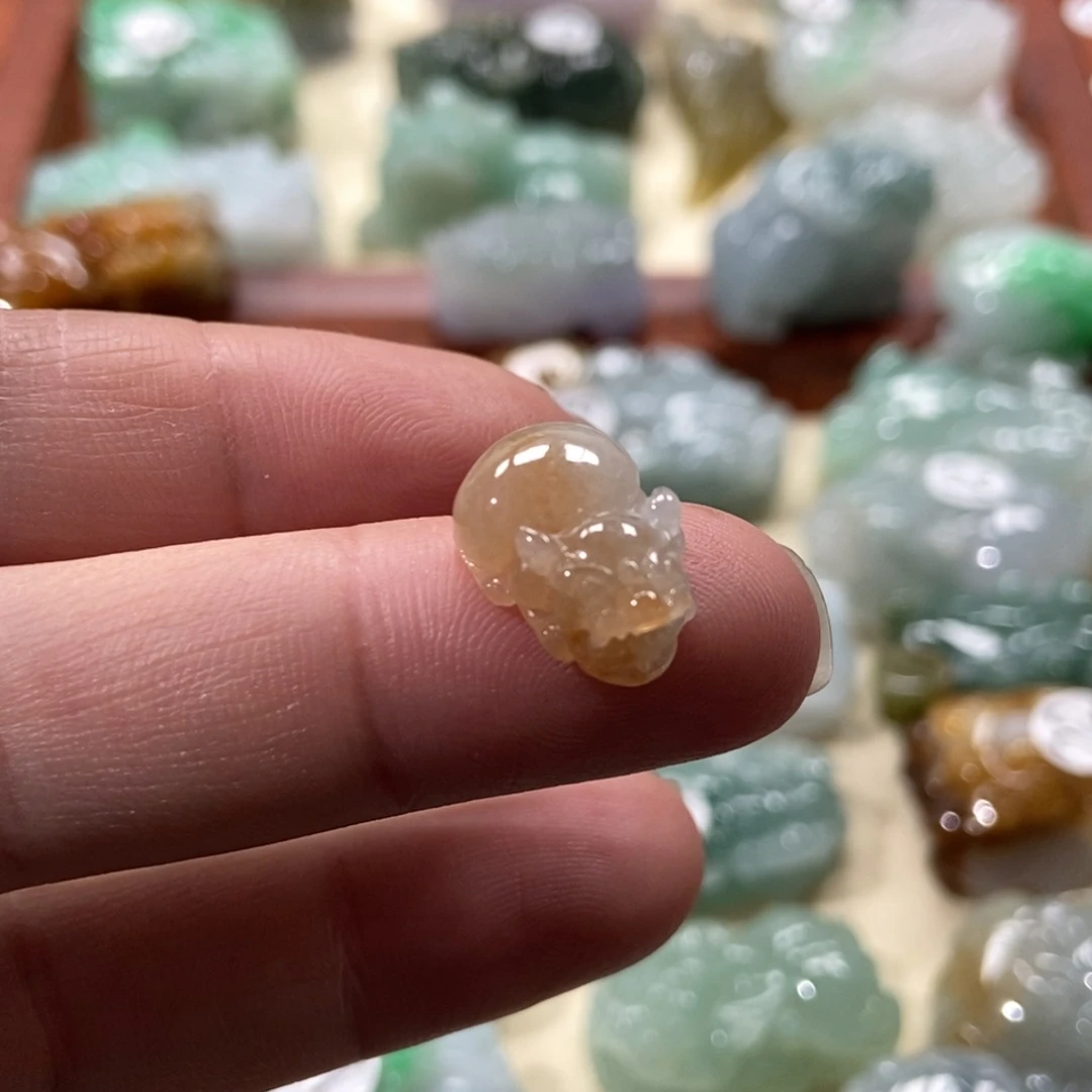 翡翠颈饰未镶嵌貔貅