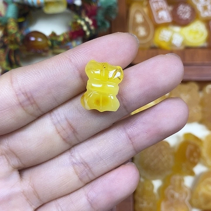 橄榄核吊坠蝴蝶结11