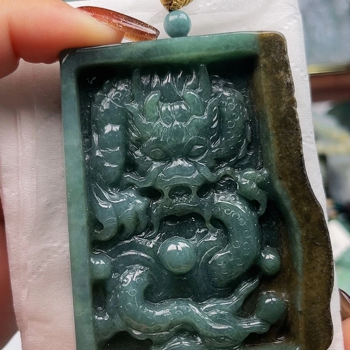 翡翠未镶嵌颈饰挂件