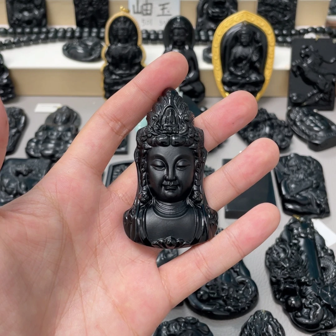 在***落蛇纹石玉未镶嵌吊坠