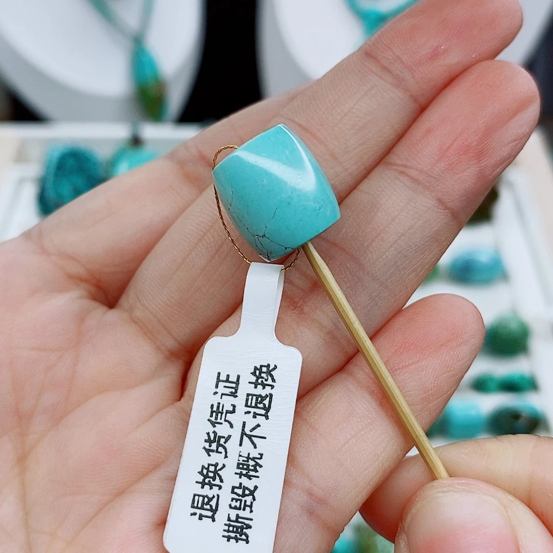 绿松石未镶嵌颈饰