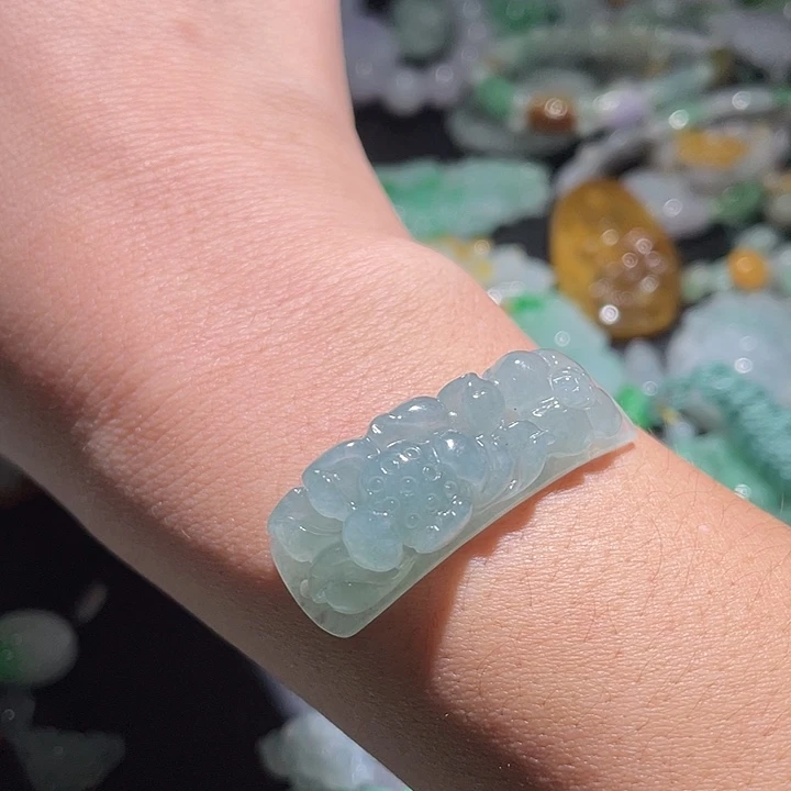 颈饰未镶嵌翡翠天