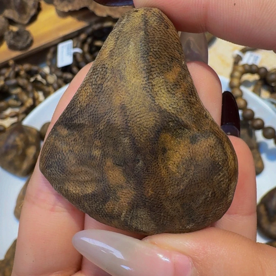 沉香吊坠海南高山老白旗包头