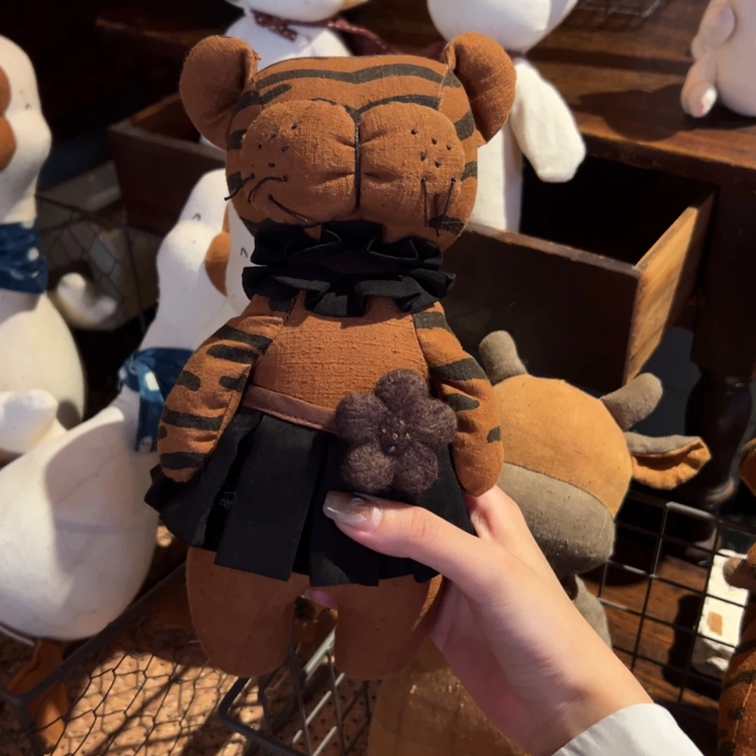 瓷片陶瓷。      陶瓷。
