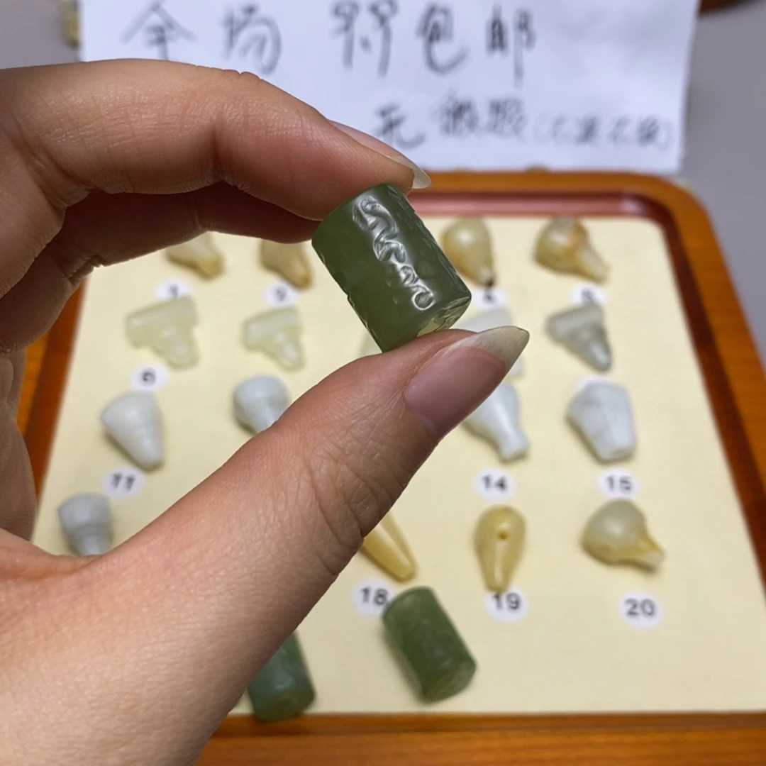 蛇纹石玉配饰合金青**棉