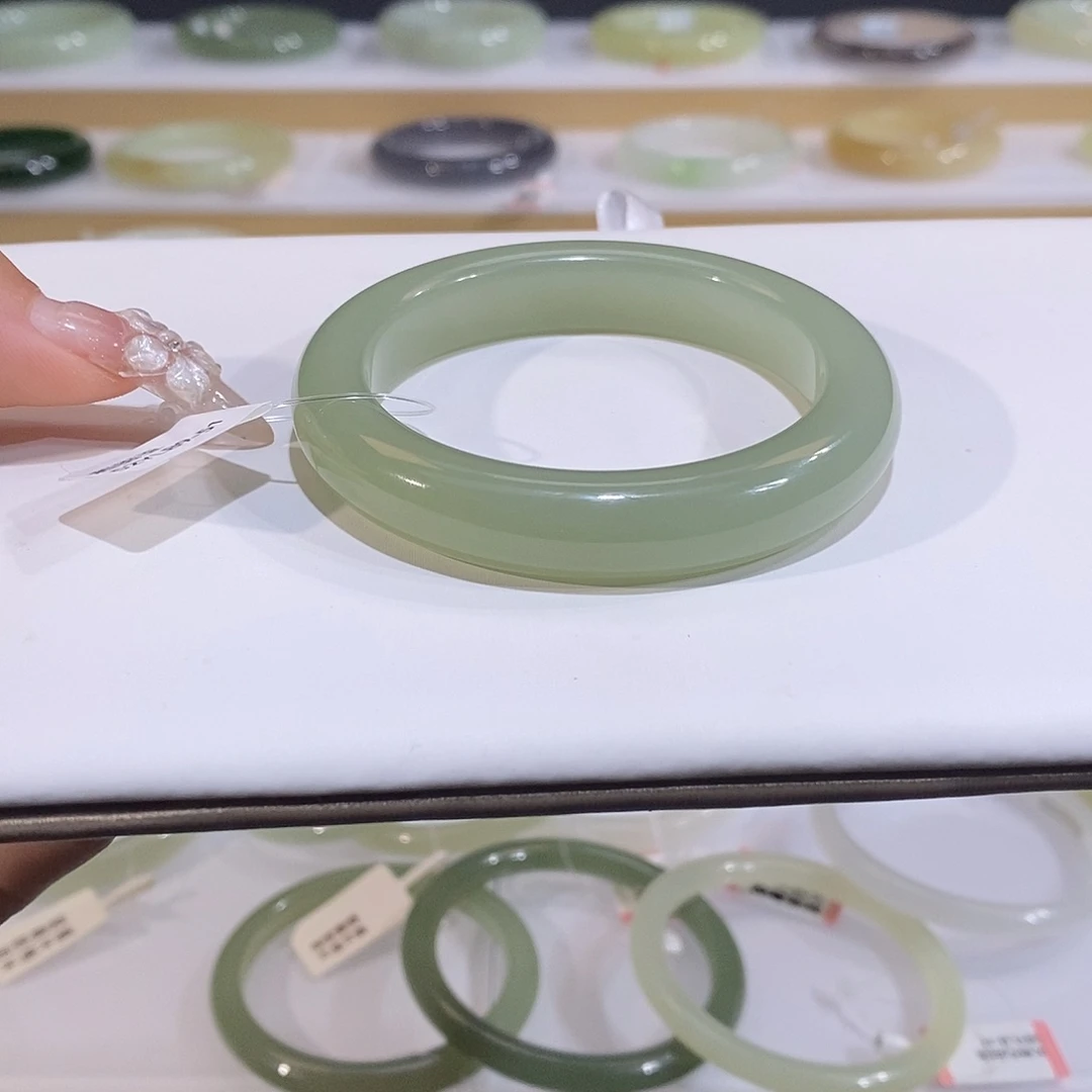 未镶嵌手镯和田玉楠