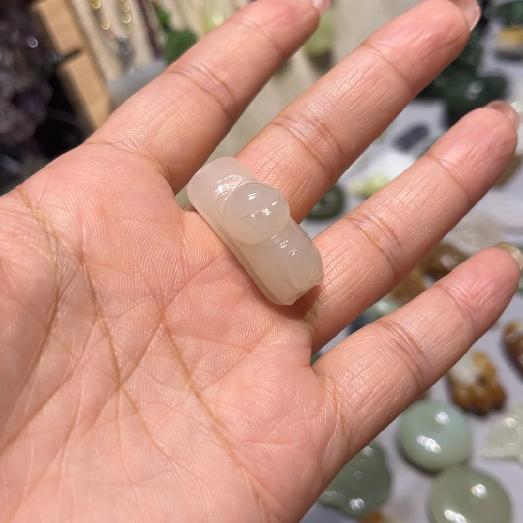 栗***！颈饰未镶嵌和田玉