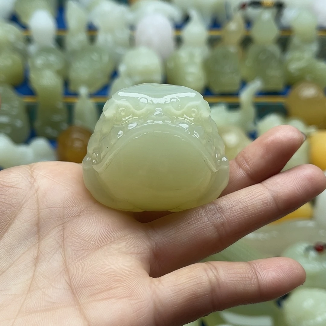 同***热玉天然桌面小摆件