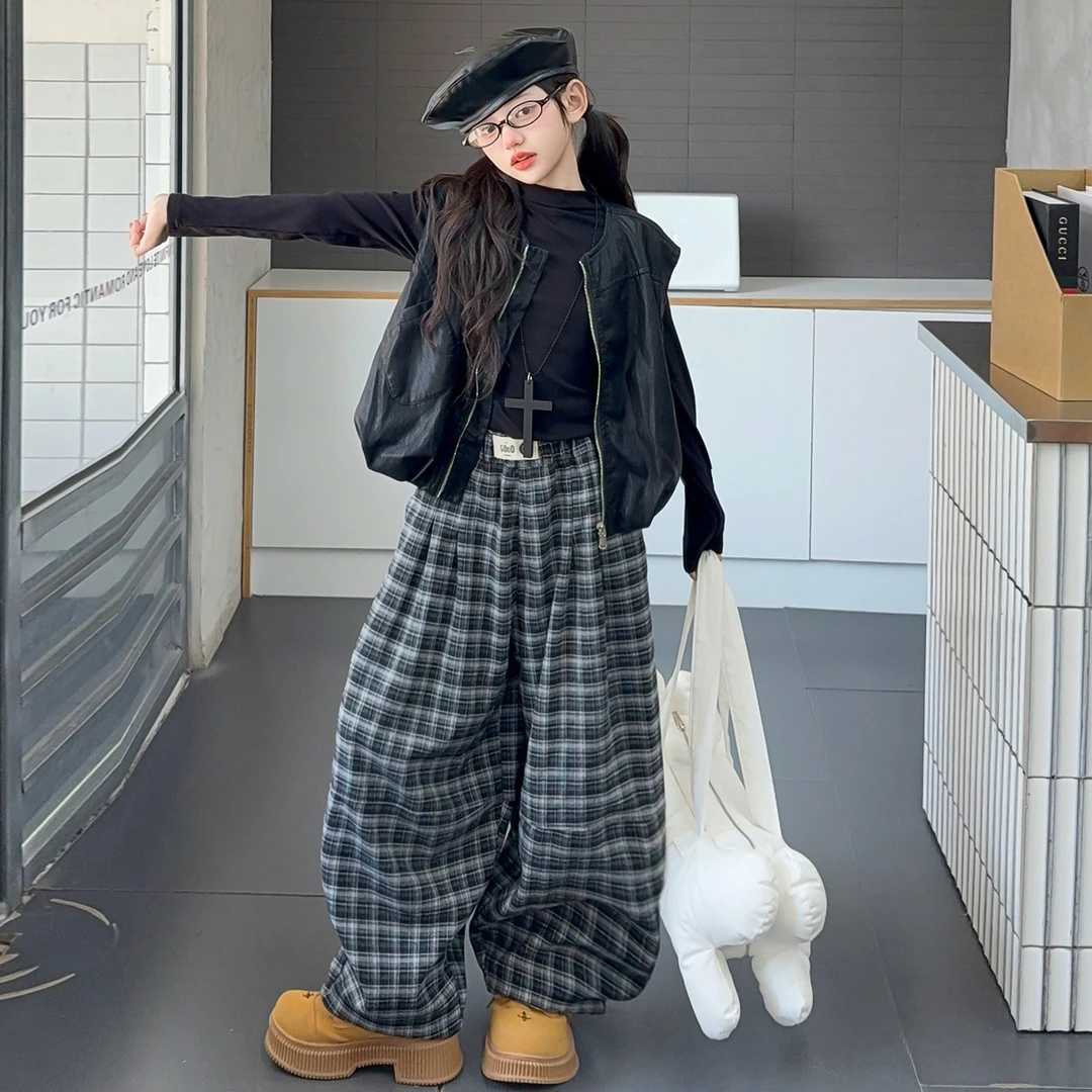女童秋装套装2025新款中大童洋气时髦打底衫儿童马甲格子裤三件套