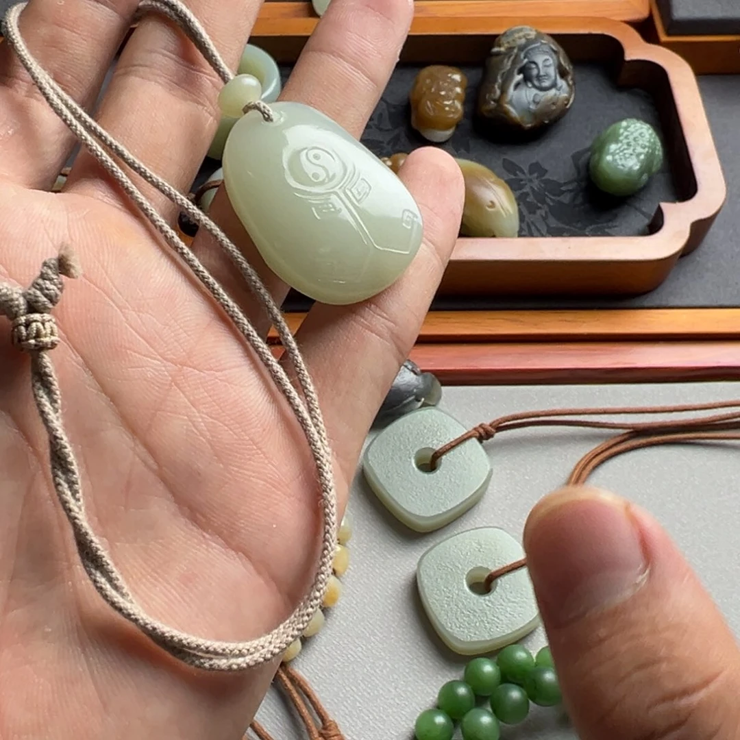 和田玉（糖玉）未镶嵌颈饰