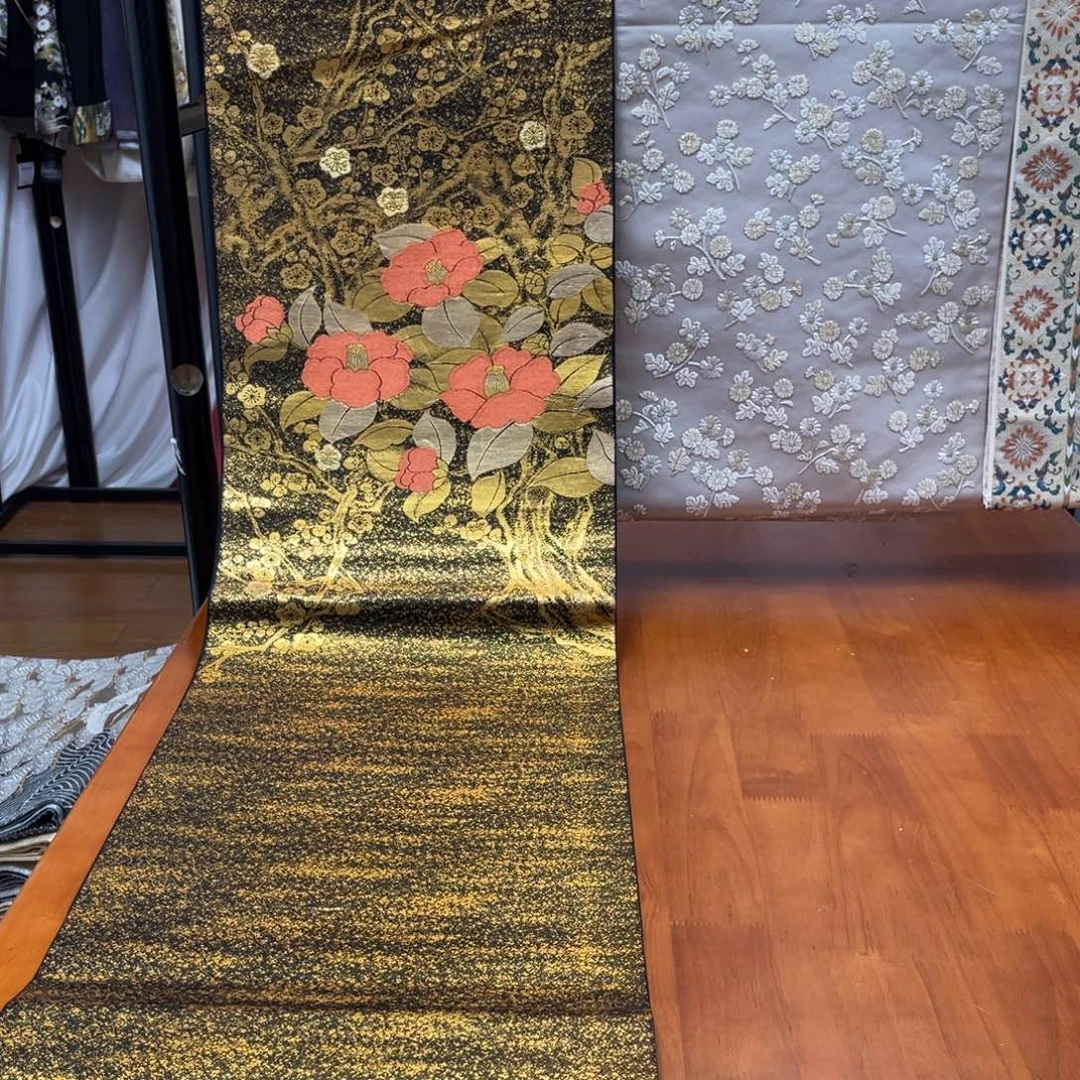 织绣两通织金山茶花