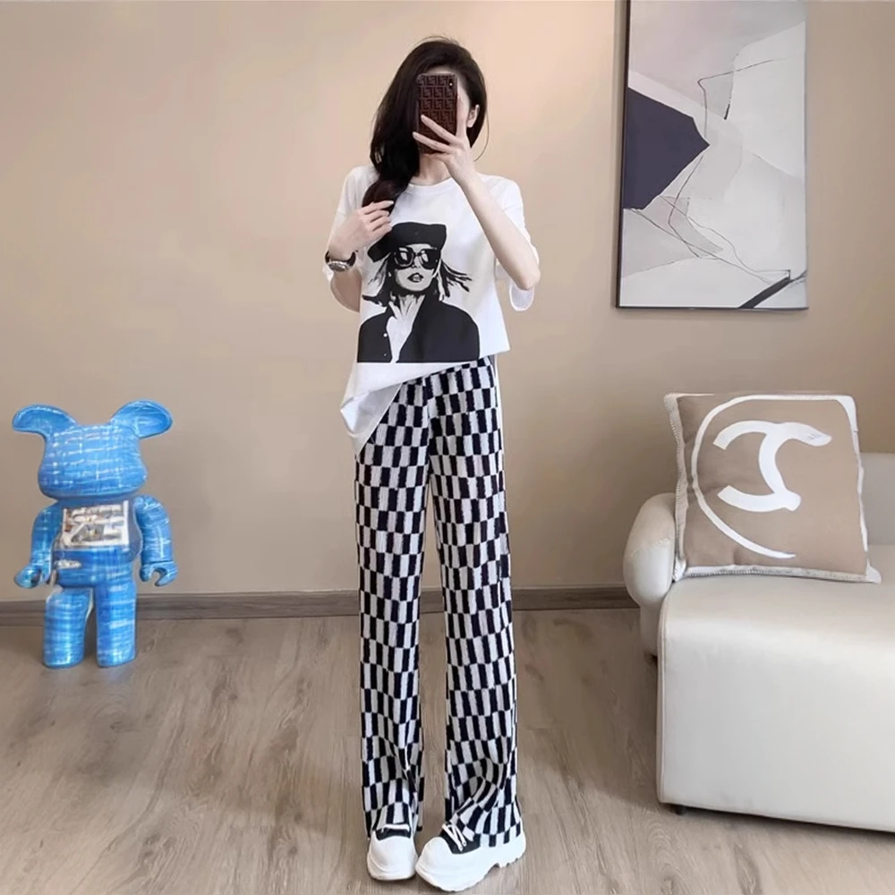 港风炸街休闲运动衣服套装女夏时髦洋气减龄T恤格子阔腿裤两件套