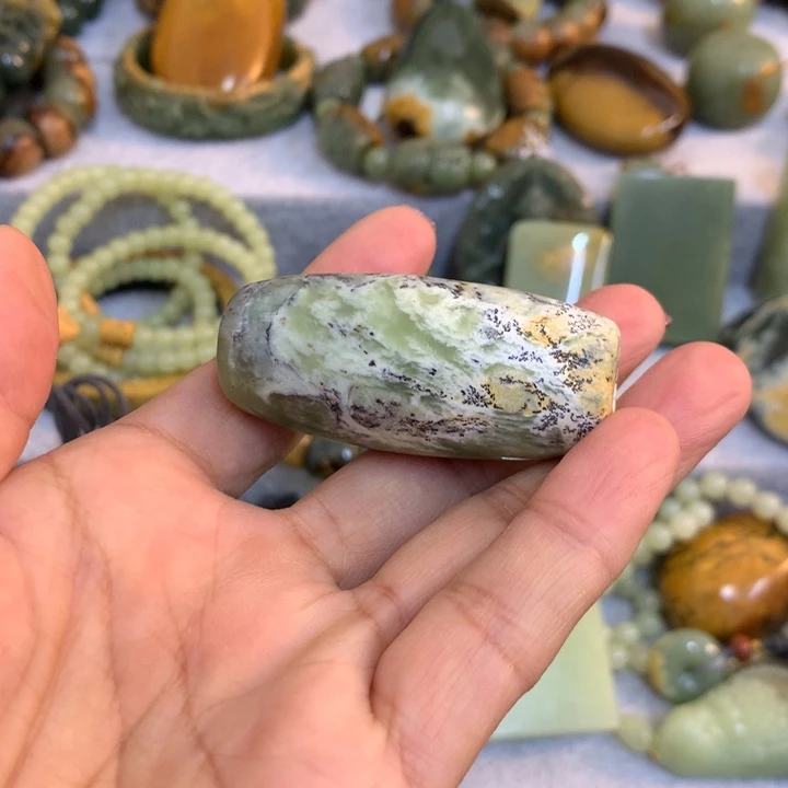 潮***墨岫岩河磨玉（透闪石质玉）未镶嵌把件