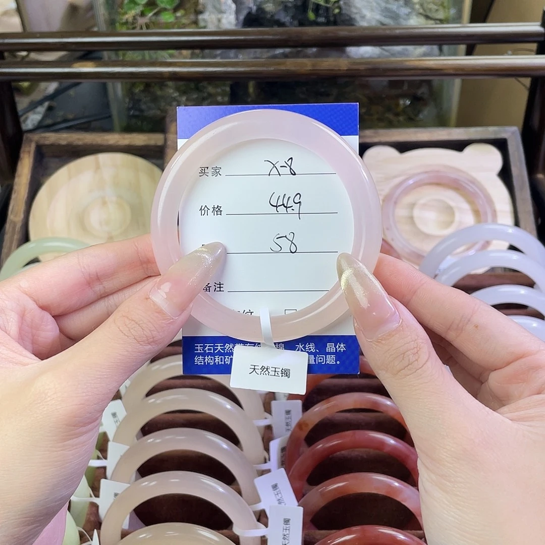 小***.玛瑙/玉髓未镶嵌手镯
