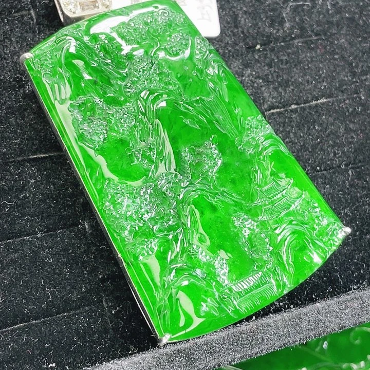 翡翠未镶嵌颈饰95