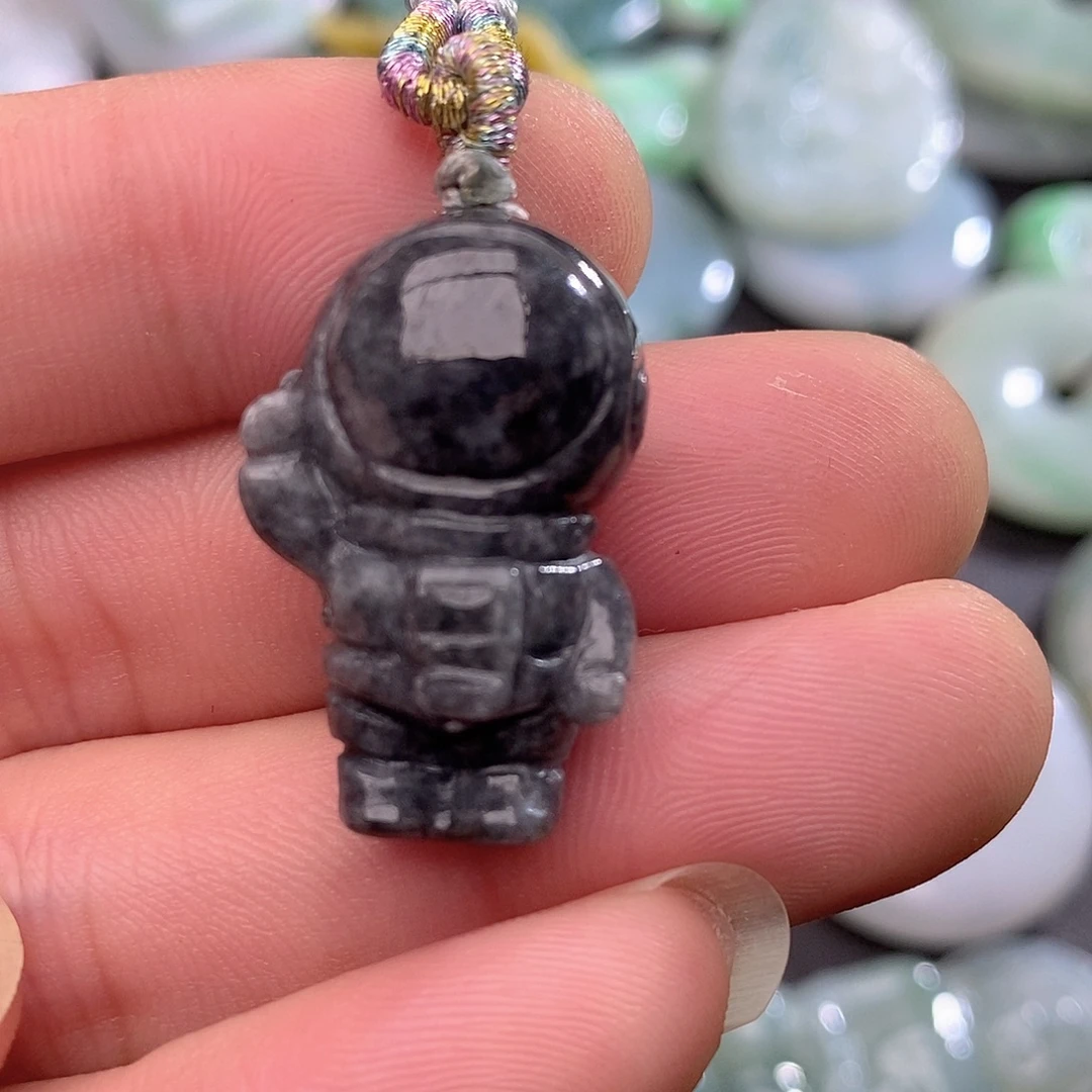 B***C翡翠未镶嵌颈饰机器人