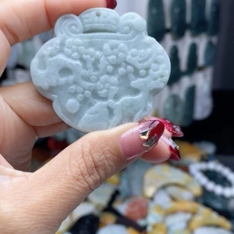 翡翠颈饰未镶嵌翡翠