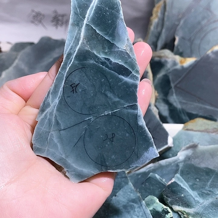 翡翠挂件未镶嵌努****g翡翠原料12号