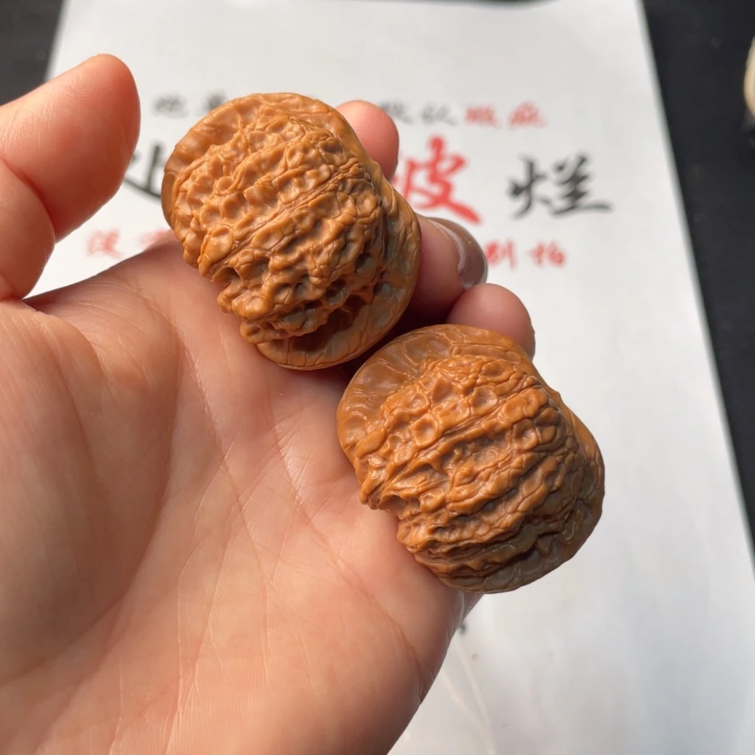 文玩核桃把件121。41血麒麟
