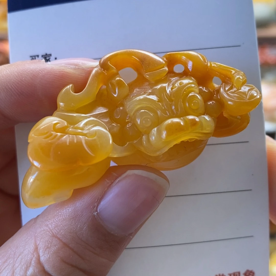 石英质玉（黄龙玉）颈饰未镶嵌