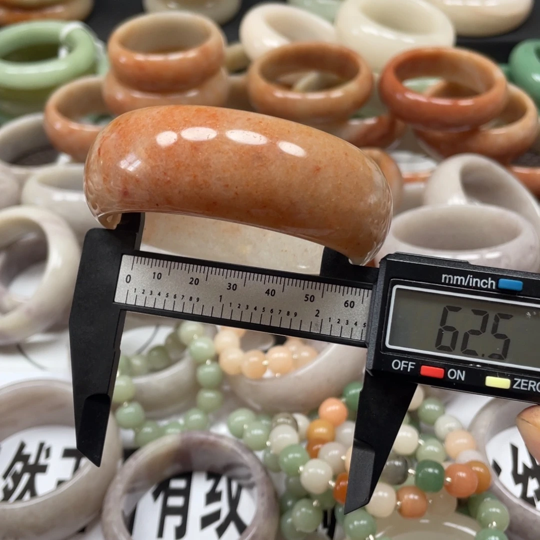 未镶嵌手镯石英质玉
