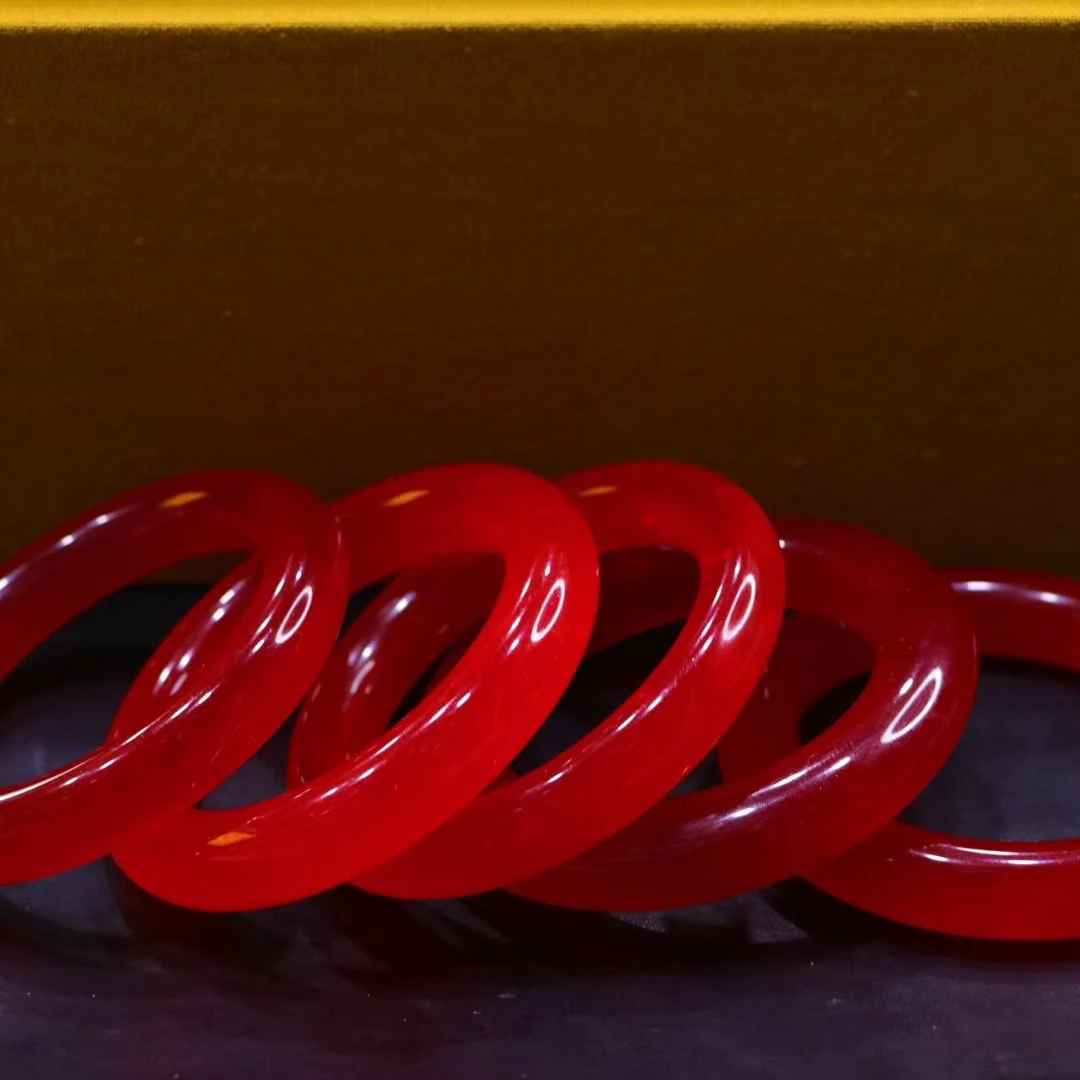 非金属仿水晶手镯 红色圆条玉石手镯