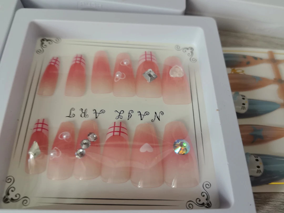 粉红豹纹KT猫长款穿戴甲可爱卡通高级感显白蝴蝶结美甲