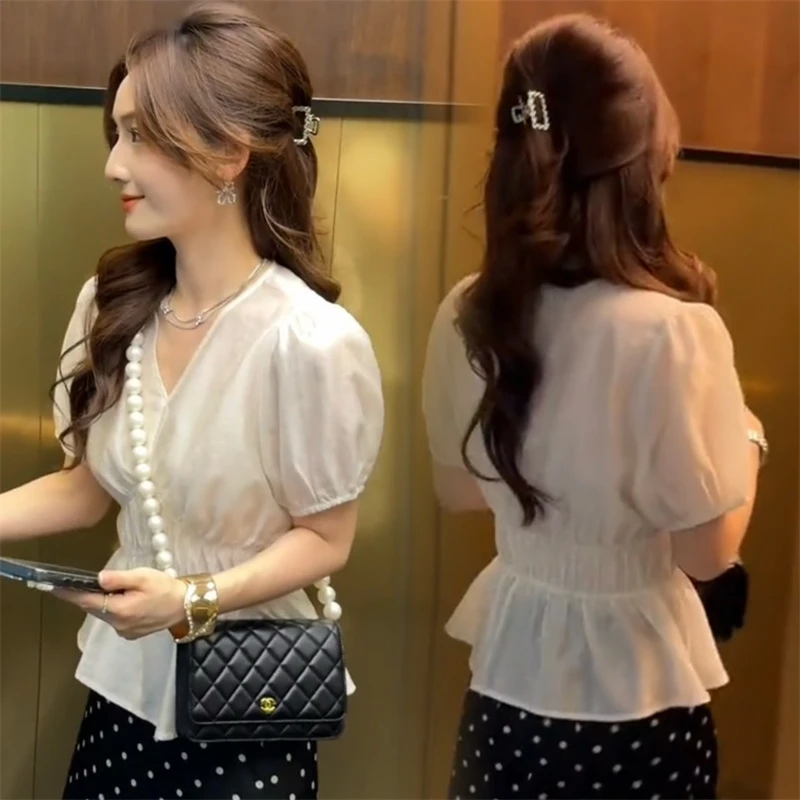 韩版V领褶皱泡泡袖短衬衫女2025夏季新款设计感洋气百搭雪纺衫潮