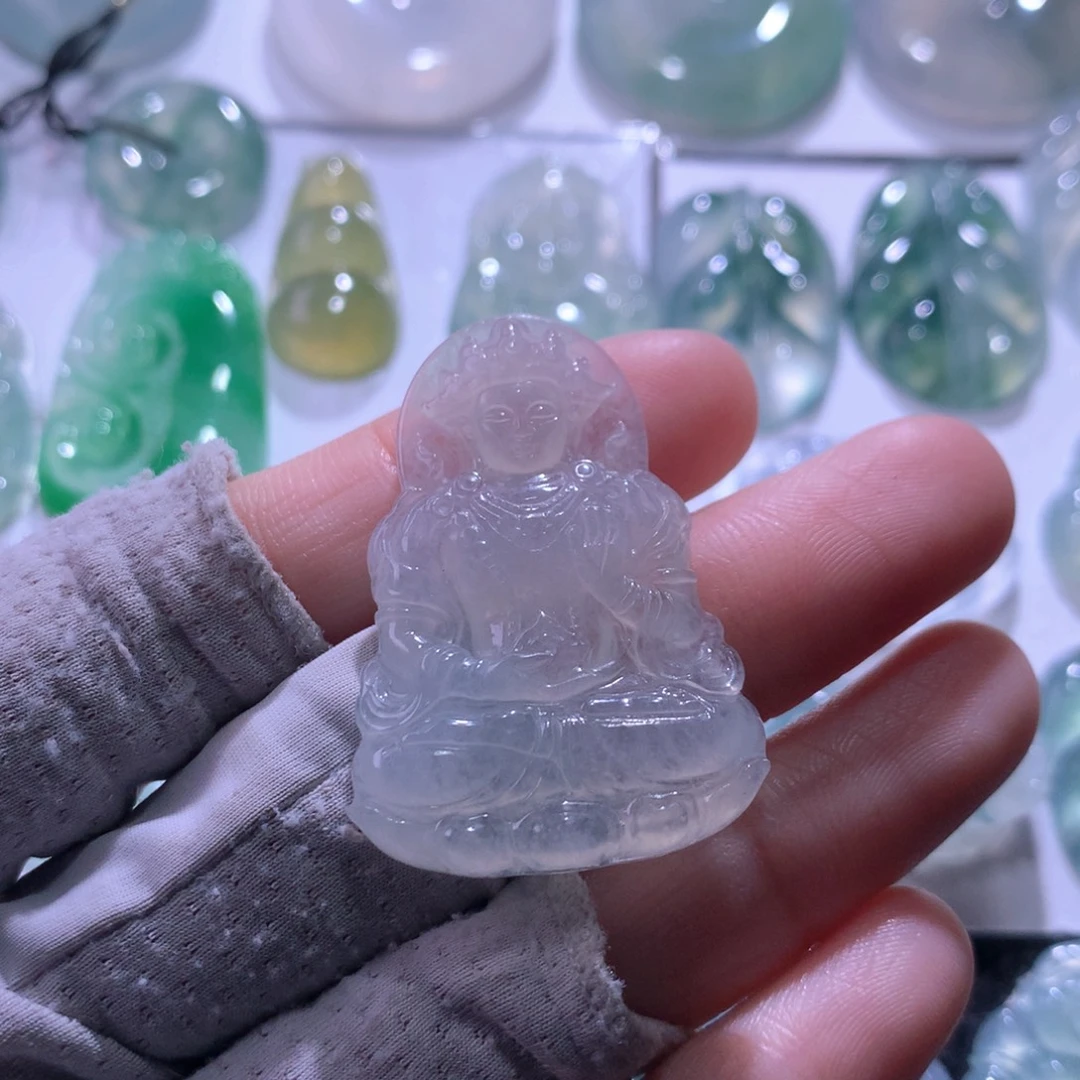 翡翠未镶嵌颈饰度母