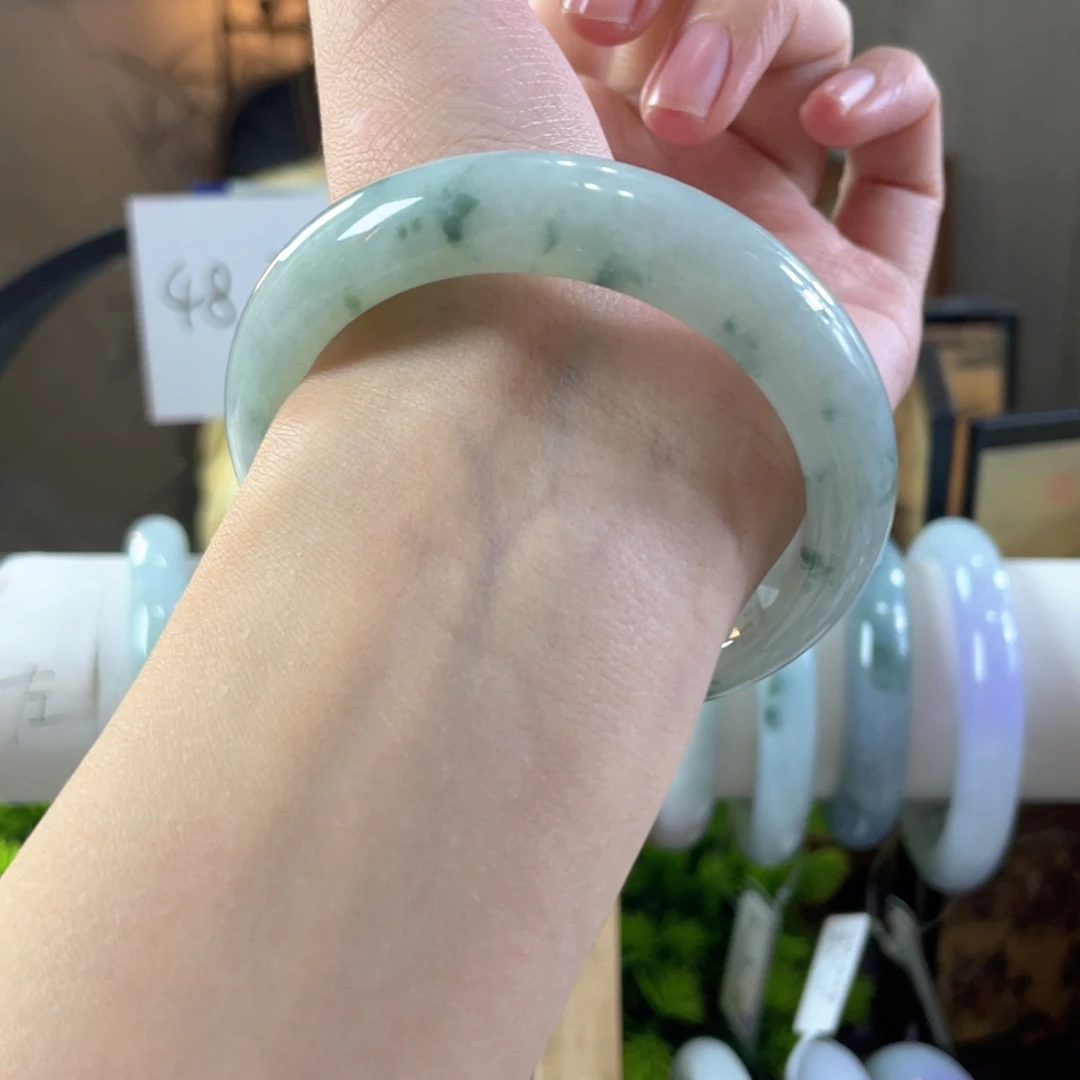 翡翠未镶嵌手镯缅甸缅甸翡翠9