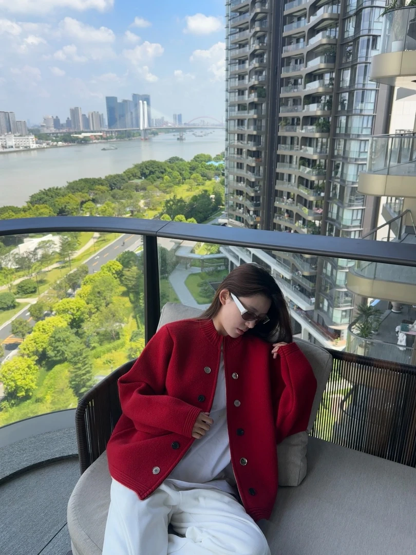 简一-小众设计感毛衣宽松针织开衫纽扣装饰纯色圆领外套男女