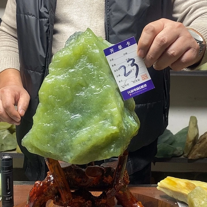 蛇纹石玉纯天然岫玉原石未镶嵌假***岁