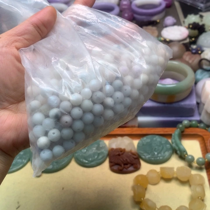 石英岩玉未镶嵌珠子