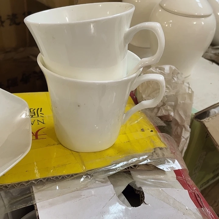 瓷片高骨瓷喇叭口水杯一对