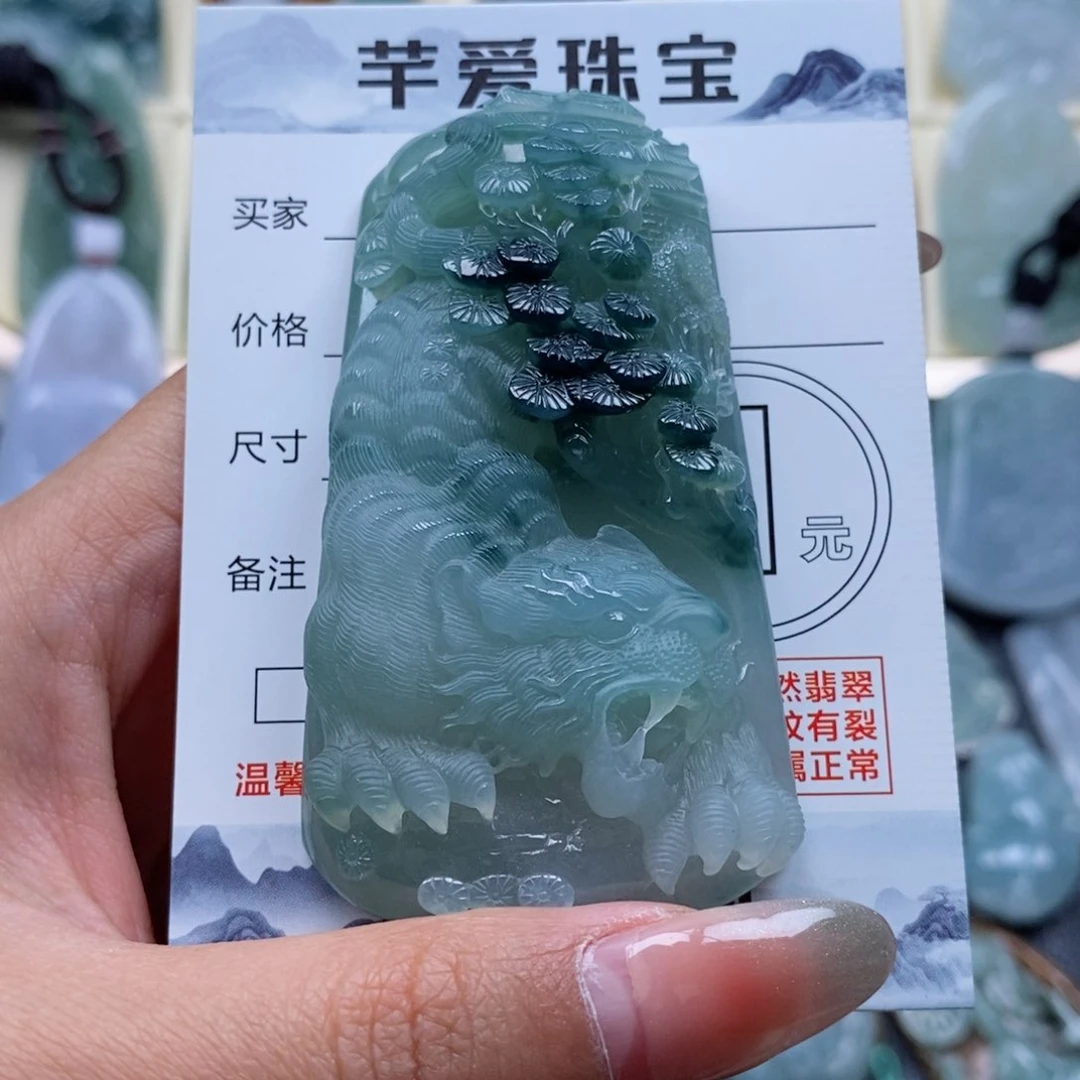 翡翠颈饰未镶嵌不***红虎牌