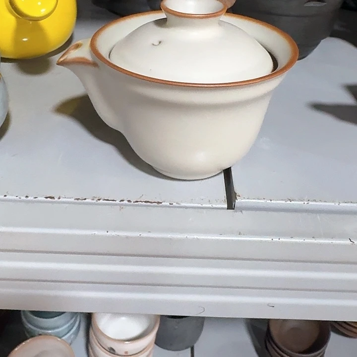 主人杯一个，瓷。。品茗