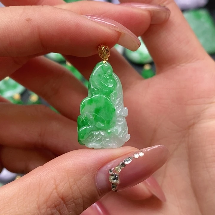 翡翠颈饰未镶嵌吊坠