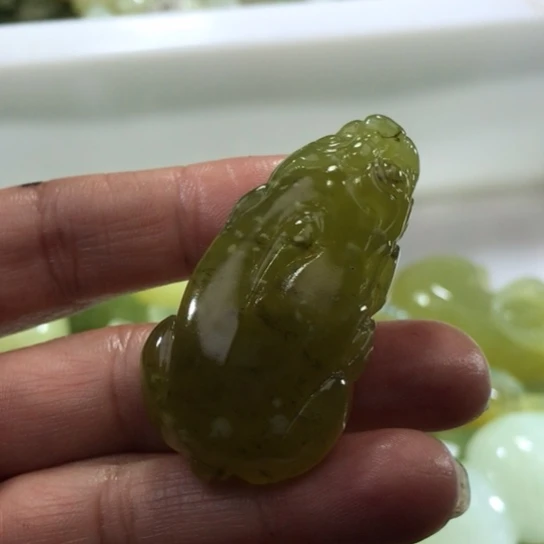 岫玉未镶嵌吊坠吊坠