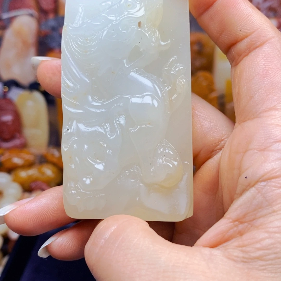 石英质玉（黄龙玉）未镶嵌颈饰