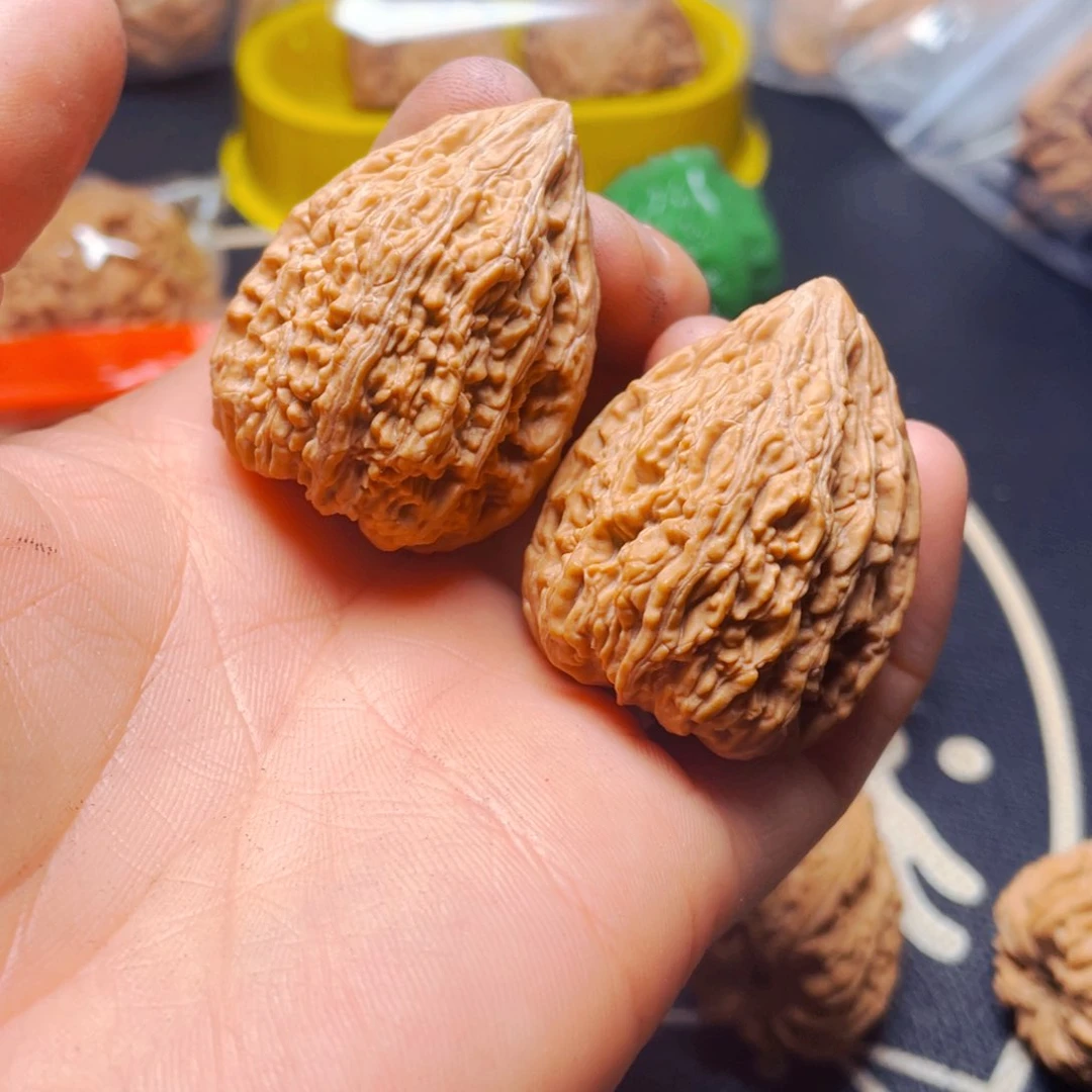 文玩核桃把件塔尖一对