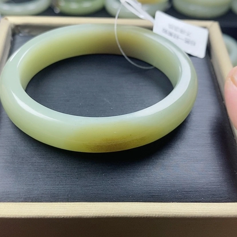 【闪购商品】未镶嵌手镯和田玉