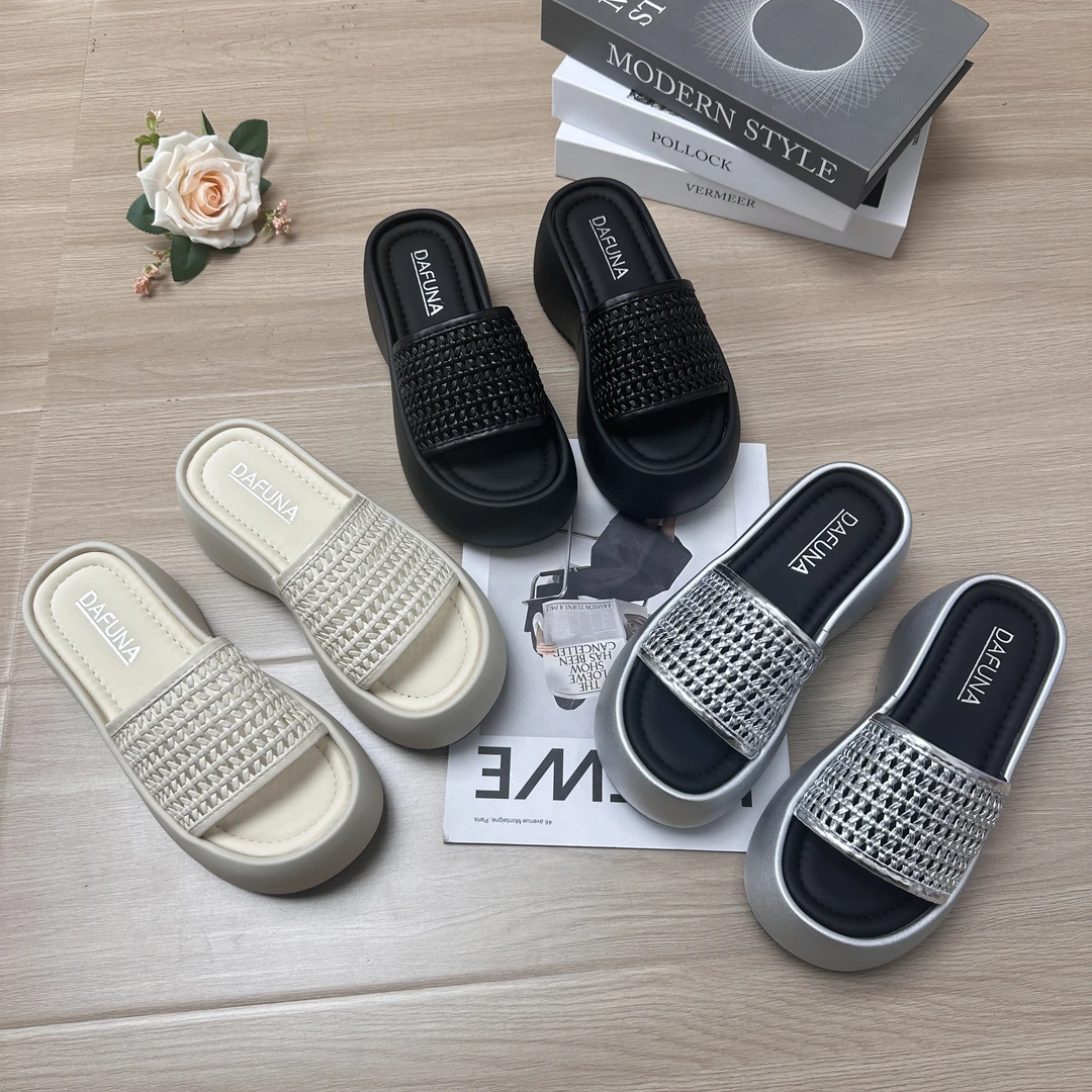 【M7】标准镂空拖鞋女外穿25新款夏季厚底百搭配裙子沙滩凉拖鞋