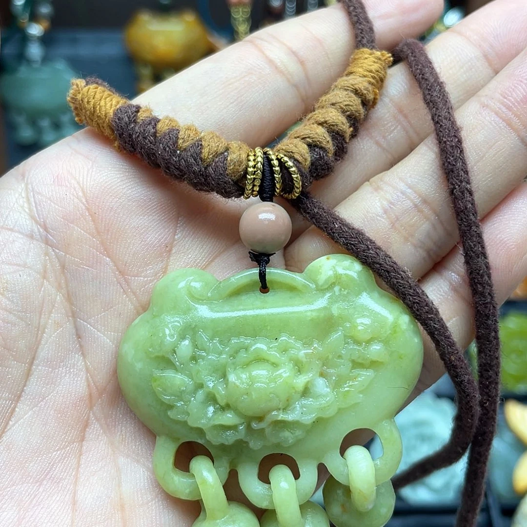 蛇纹石玉未镶嵌颈饰