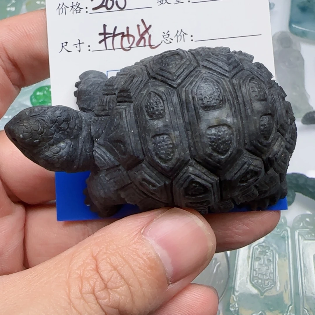 寂***言颈饰未镶嵌翡翠乌龟